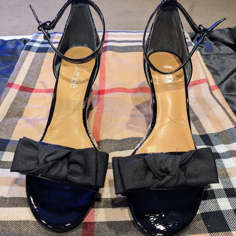 J. Renee' Dariann Wedges Patent Leather with bows black size 10.5 wide